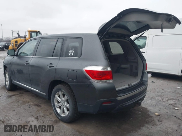 2011 Toyota Highlander z VIN 5TDBK3EHXBS080409, wystawiony jako IAAI lot #41509905 z przebiegiem 201 620 mil mil oraz . Historia ofert i sprzedaży dostępna na DreamBid. Obrazek 3.