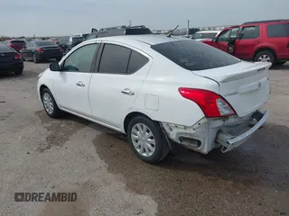 2017 Nissan Versa SV z VIN 3N1CN7AP6HL839963, wystawiony jako IAAI lot #41740229 z przebiegiem 98 067 mil mil oraz . Historia ofert i sprzedaży dostępna na DreamBid. Obrazek 3.