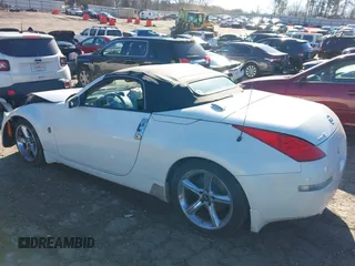 2006 Nissan 350Z Touring with VIN JN1AZ36AX6M450609, listed as a IAAI auction lot 41227538 with 111,622 mi miles. Bid and sale history available at carsss.com. Image 14.