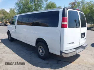 2005 Chevrolet Express Passenger with VIN 1GAHG39U851111248, listed as a IAAI auction lot 42158825 with 121,288 mi miles and . Bid and sale history available at DreamBid. Image 3.