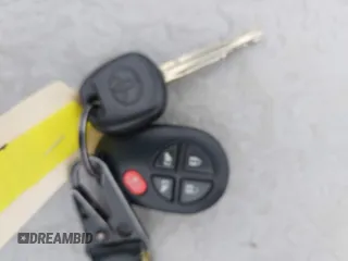 2020 Toyota Sienna LE Auto Access Seat z VIN 5TDKZ3DC2LS053563, wystawiony jako IAAI lot #41592409 z przebiegiem 55 128 mil mil oraz . Historia ofert i sprzedaży dostępna na DreamBid. Obrazek 11.