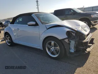 2018 Volkswagen Beetle S z VIN 3VW5DAAT8JM517356, wystawiony jako Copart lot #52709705 z przebiegiem 36 437 mil mil oraz Szkoda całkowita • Salvage title. Historia ofert i sprzedaży dostępna na DreamBid. Obrazek 4.