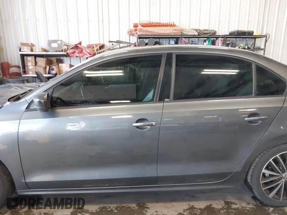 2016 Volkswagen Jetta Sport z VIN 3VWD17AJ8GM410208, wystawiony jako IAAI lot #42237019 z przebiegiem 67 137 mil mil oraz . Historia ofert i sprzedaży dostępna na DreamBid. Obrazek 14.