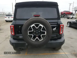 2022 Ford Bronco z VIN 1FMDE5BH2NLB22556, wystawiony jako Copart lot #60717055 z przebiegiem 27 757 mil mil oraz Szkoda całkowita • Salvage title. Historia ofert i sprzedaży dostępna na DreamBid. Obrazek 6.