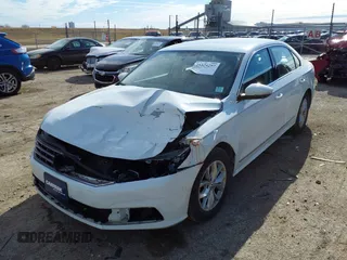 2017 Volkswagen Passat S z VIN 1VWAT7A39HC070407, wystawiony jako IAAI lot #41529297 z przebiegiem 99 427 mil mil oraz . Historia ofert i sprzedaży dostępna na DreamBid. Obrazek 2.