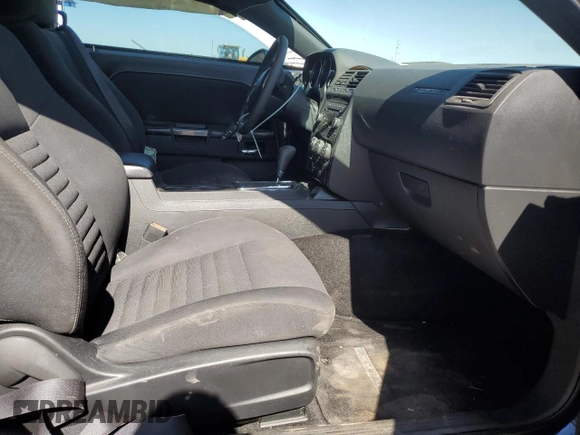 2013 Dodge Challenger SXT z VIN 2C3CDYAG5DH695223, wystawiony jako Copart lot #57690455 z przebiegiem 76 831 mil mil oraz Szkoda całkowita • Salvage title. Historia ofert i sprzedaży dostępna na DreamBid. Obrazek 7.