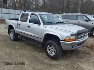 2002 Dodge Dakota SLT with VIN 1B7HG48N82S581583, listed as a IAAI auction lot 41525790 with 255,806 mi miles. Bid and sale history available at carsss.com. Image 1.