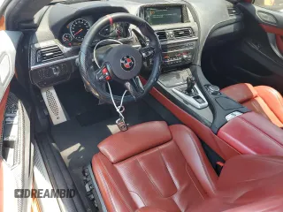 2015 BMW M6 z VIN WBSLX9C56FD160804, wystawiony jako Copart lot #57771054 z przebiegiem 57 699 mil mil oraz Szkody całkowita. Historia ofert i sprzedaży dostępna na DreamBid. Obrazek 8.