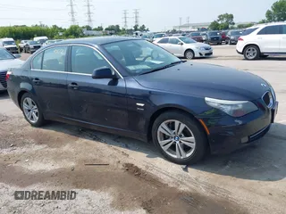 2010 BMW 5 Series 528i xDrive z VIN WBANV1C5XAC444780, wystawiony jako IAAI lot #42480512 z przebiegiem 122 910 mil mil oraz . Historia ofert i sprzedaży dostępna na DreamBid. Obrazek 1.