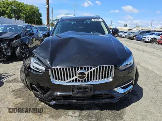 2025 Volvo XC90 Plus with VIN YV4062PE2S1335900, listed as a Copart auction lot 51378125 with 3,423 mi miles and Clean Title. Bid and sale history available at DreamBid. Image 5.