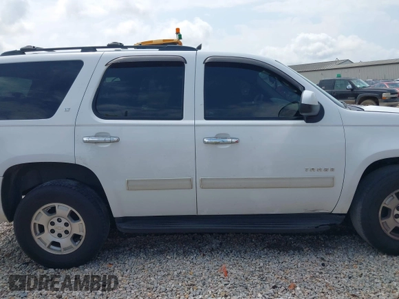 2011 Chevrolet Tahoe LT z VIN 1GNSCBE0XBR135285, wystawiony jako IAAI lot #42317804 z przebiegiem 301 967 mil mil oraz . Historia ofert i sprzedaży dostępna na DreamBid. Obrazek 13.