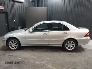 2007 Mercedes-Benz C 280 Luxury z VIN WDBRF92H07F912730, wystawiony jako IAAI lot #42359196 z przebiegiem 138 429 mil mil oraz . Historia ofert i sprzedaży dostępna na DreamBid. Obrazek 14.