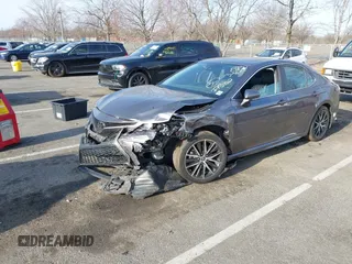 2023 Toyota Camry SE z VIN 4T1G11BK7PU077382, wystawiony jako IAAI lot #41785765 z przebiegiem 34 953 mil mil oraz . Historia ofert i sprzedaży dostępna na DreamBid. Obrazek 17.