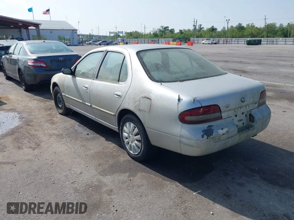 1995 Nissan Altima XE with VIN 1N4BU31D5SC101493, listed as a IAAI auction lot 41913245 with 224,199 mi miles. Bid and sale history available at carsss.com. Image 3.