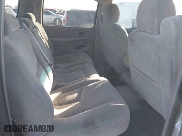 2004 Chevrolet Suburban LS with VIN 3GNEC16Z64G292383, listed as a IAAI auction lot 41471905 with 1 mi miles. Bid and sale history available at carsss.com. Image 8.