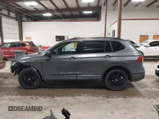 2022 Volkswagen Tiguan SE R-Line Black with VIN 3VV8B7AX9NM103988, listed as a IAAI auction lot 41908814 with 43,671 mi miles and . Bid and sale history available at DreamBid. Image 15.
