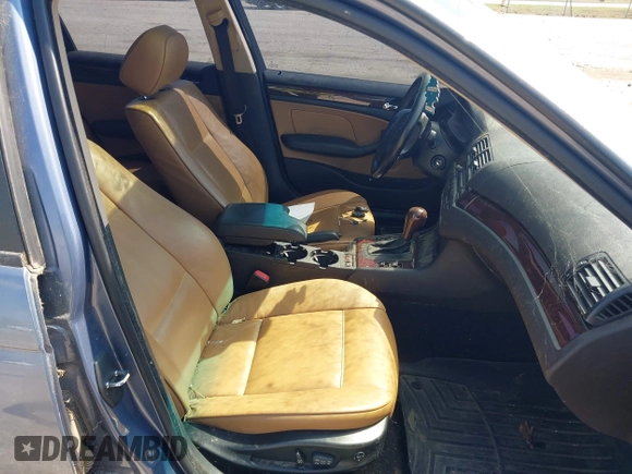 2005 BMW 3 Series 325xi with VIN WBAEU33465PR19734, listed as a IAAI auction lot 42006438 with 130,281 mi miles. Bid and sale history available at carsss.com. Image 5.