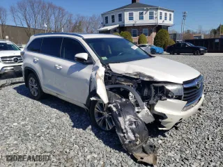 2015 Toyota Highlander XLE with VIN 5TDJKRFH2FS203543, listed as a Copart auction lot 52076675 with 62,013 mi miles and Clean Title. Bid and sale history available at carsss.com. Image 4.