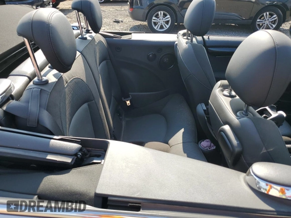 2022 MINI Convertible Cooper S z VIN WMW43DL08N3N99681, wystawiony jako Copart lot #67152054 z przebiegiem Nie podano mil oraz Szkoda całkowita • Salvage title. Historia ofert i sprzedaży dostępna na DreamBid. Obrazek 10.