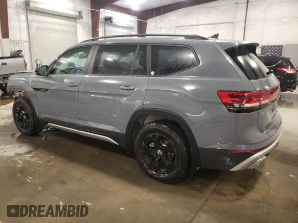 2024 Volkswagen Atlas Peak Edition SE with VIN 1V2CR2CA4RC581662, listed as a Copart auction lot 45403425 with 8,151 mi miles and Salvage title. Bid and sale history available at DreamBid. Image 2.