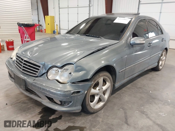 2005 Mercedes-Benz C 230 Kompressor с VIN WDBRF40J25F662008, выставлен на аукционе IAAI как лот 42539947 с пробегом 182 727 миль миль и . История ставок и продаж доступна на DreamBid. Изображение 2.