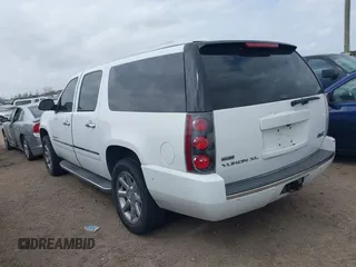 2009 GMC Denali z VIN 1GKFC06209R233352, wystawiony jako IAAI lot #41746559 z przebiegiem 179 682 mil mil oraz . Historia ofert i sprzedaży dostępna na DreamBid. Obrazek 3.