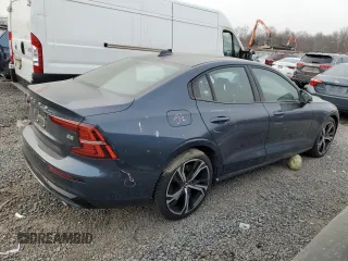 2024 Volvo S60 Plus Dark Theme z VIN 7JRL12FL9RG308054, wystawiony jako Copart lot #87840475 z przebiegiem 11 680 mil mil oraz Szkoda całkowita • Salvage title. Historia ofert i sprzedaży dostępna na DreamBid. Obrazek 3.
