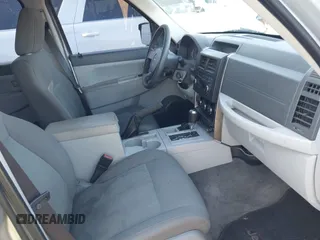 2008 Jeep Liberty Sport z VIN 1J8GN28K48W180375, wystawiony jako IAAI lot #42262362 z przebiegiem 237 693 mil mil oraz . Historia ofert i sprzedaży dostępna na DreamBid. Obrazek 5.