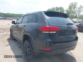 2017 Jeep Grand Cherokee Laredo with VIN 1C4RJFAGXHC818834, listed as a IAAI auction lot 42422744 with 154,287 mi miles and . Bid and sale history available at DreamBid. Image 3.