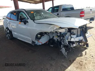 2024 Volvo XC60 Plus Dark Theme z VIN YV4H60DL9R1915780, wystawiony jako IAAI lot #42025076 z przebiegiem Nie podano mil oraz . Historia ofert i sprzedaży dostępna na DreamBid. Obrazek 1.