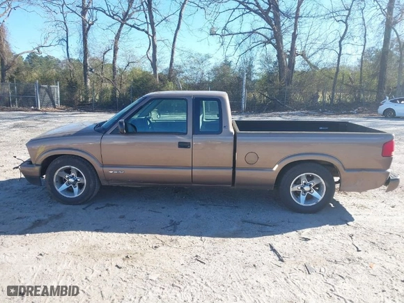 2003 Chevrolet S-10 LS with VIN 1GCCS19X138138729, listed as a IAAI auction lot 41683072 with 1 mi miles. Bid and sale history available at carsss.com. Image 15.
