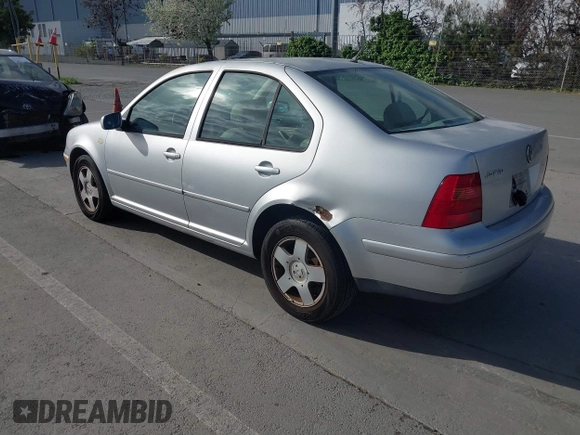 1999 Volkswagen Jetta z VIN 3VWSC29M9XM067508, wystawiony jako IAAI lot #41905002 z przebiegiem 32 051 mil mil oraz . Historia ofert i sprzedaży dostępna na DreamBid. Obrazek 3.
