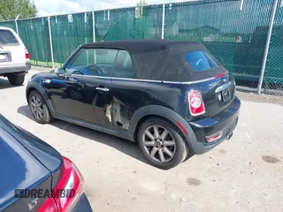 2012 MINI Convertible S z VIN WMWZP3C56CT250533, wystawiony jako IAAI lot #41506301 z przebiegiem 89 854 mil mil oraz . Historia ofert i sprzedaży dostępna na DreamBid. Obrazek 3.