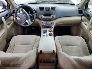 2011 Toyota Highlander with VIN 5TDZK3EHXBS044590, listed as a Copart auction lot 84206474 with 212,341 mi miles and Non Repairable. Bid and sale history available at carsss.com. Image 8.