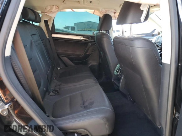 2016 Volkswagen Touareg Sport with VIN WVGEF9BP9GD010964, listed as a Copart auction lot 85800844 with 157,563 mi miles and Salvage Title. Bid and sale history available at DreamBid. Image 11.