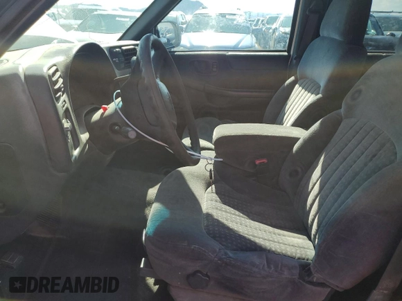 2001 Chevrolet Blazer LT with VIN 1GNDT13W31K225458, listed as a Copart auction lot 62497795 with 186,571 mi miles and Clean title. Bid and sale history available at DreamBid. Image 7.