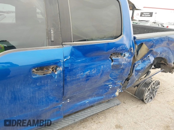 2017 Ford F-150 XL with VIN 1FTEW1CG0HKC71336, listed as a IAAI auction lot 41785133 with 107,904 mi miles. Bid and sale history available at carsss.com. Image 6.