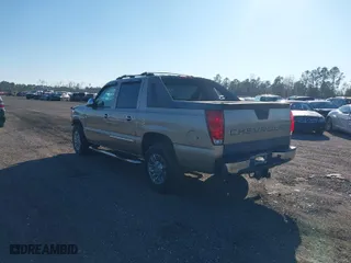 2005 Chevrolet Avalanche LS with VIN 3GNEC12Z45G167762, listed as a IAAI auction lot 40376532 with 157,932 mi miles. Bid and sale history available at carsss.com. Image 3.