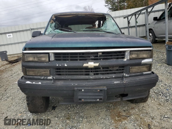 1995 Chevrolet Suburban with VIN 1GNFK16K0SJ430411, listed as a Copart auction lot 79208624 with 316,229 mi miles and Salvage Title. Bid and sale history available at carsss.com. Image 5.