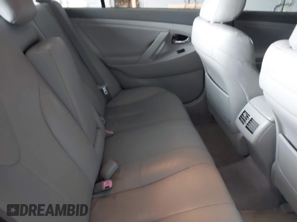 2007 Toyota Camry z VIN JTNBB46K973038138, wystawiony jako IAAI lot #42233680 z przebiegiem 230 480 mil mil oraz . Historia ofert i sprzedaży dostępna na DreamBid. Obrazek 8.