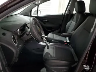 2022 Chevrolet Trax LT with VIN KL7CJPSM7NB518926, listed as a Copart auction lot 42816095 with 6,627 mi miles and Salvage Title. Bid and sale history available at carsss.com. Image 7.