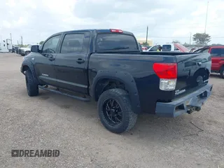 2013 Toyota Tundra z VIN 5TFDW5F13DX302067, wystawiony jako IAAI lot #42461336 z przebiegiem 124 876 mil mil oraz . Historia ofert i sprzedaży dostępna na DreamBid. Obrazek 3.
