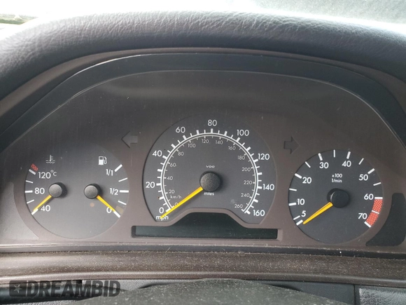 1999 Mercedes-Benz E 320 z VIN WDBJF65H6XA858046, wystawiony jako Copart lot #49115495 z przebiegiem Nie podano mil oraz Czysty tytuł • Clean title. Historia ofert i sprzedaży dostępna na DreamBid. Obrazek 9.