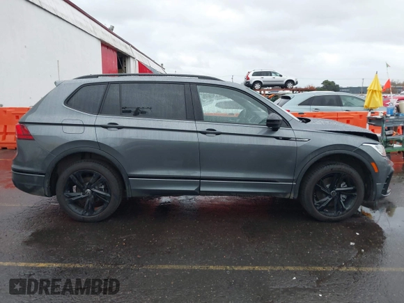 2024 Volkswagen Tiguan SE R-Line Black with VIN 3VV8B7AX8RM141105, listed as a IAAI auction lot 40923212 with 2,698 mi miles and . Bid and sale history available at DreamBid. Image 13.