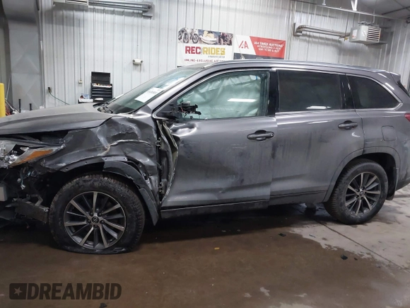 2018 Toyota Highlander SE with VIN 5TDJZRFH5JS902363, listed as a IAAI auction lot 41436569 with 82,905 mi miles and . Bid and sale history available at DreamBid. Image 14.