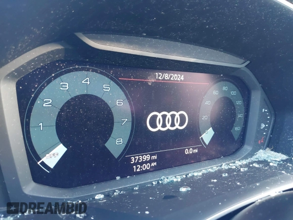 2022 Audi Q3 S line Premium z VIN WA1DECF30N1005992, wystawiony jako IAAI lot #41101352 z przebiegiem 37 399 mil mil oraz . Historia ofert i sprzedaży dostępna na DreamBid. Obrazek 7.