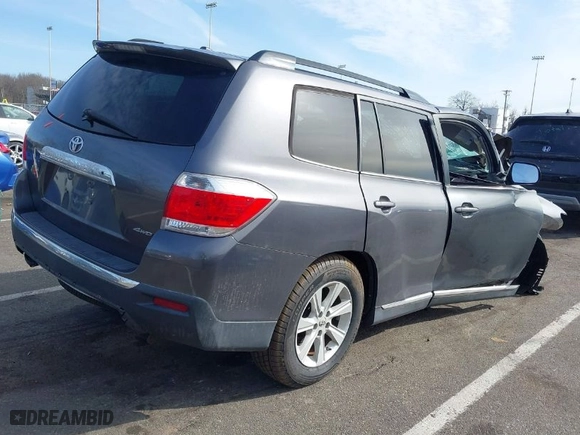 2012 Toyota Highlander with VIN 5TDBK3EH1CS133354, listed as a IAAI auction lot 41511201 with 134,111 mi miles. Bid and sale history available at carsss.com. Image 4.