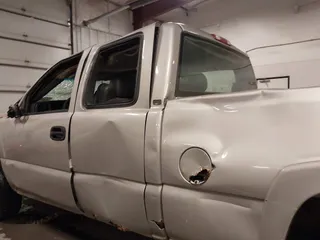 2004 Chevrolet Silverado 1500 with VIN 1GCEK19T74E385021, listed as a IAAI auction lot 41352639 with 152,734 mi miles and . Bid and sale history available at DreamBid. Image 17.