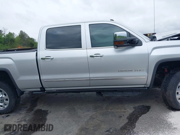 2019 GMC Sierra 2500HD Denali with VIN 1GT12SEY4KF243612, listed as a IAAI auction lot 41962727 with 71,936 mi miles. Bid and sale history available at carsss.com. Image 14.