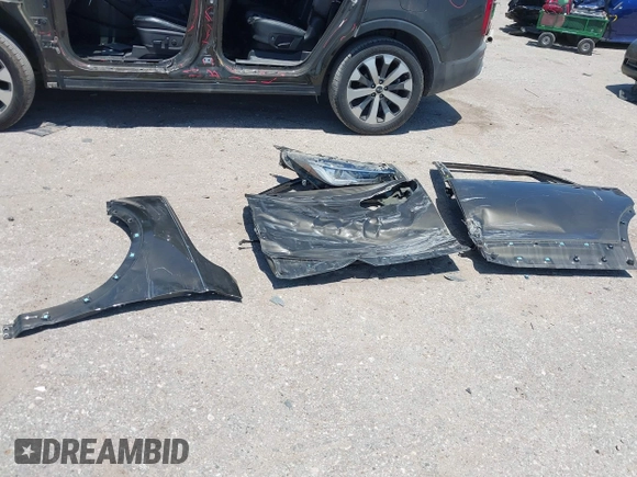 2020 Kia Telluride S z VIN 5XYP64HC2LG054918, wystawiony jako IAAI lot #42249176 z przebiegiem 107 743 mil mil oraz . Historia ofert i sprzedaży dostępna na DreamBid. Obrazek 12.